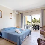Yara With Terrace Apartment
